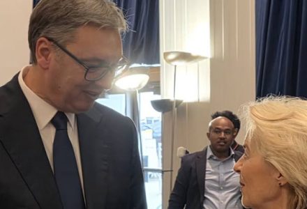 Vučić sa Fon der Lajen: “Verujem da će Srbija ubrzati svoj put ka EU” (FOTO)