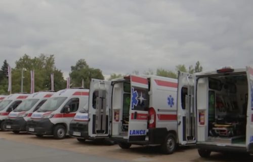 Zdravstvenim ustanovama uručeno 20 novih saniteta: Lončar najavio još 148 vozila