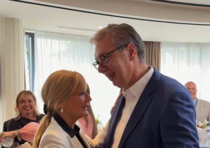 Vučić organizovao koktel za zaposlene u Predsedništvu povodom završetka svog mandata (VIDEO)