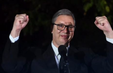 Vučić sumirao radnu nedelju: “Iza mene ostaju godine borbe, teških odluka i velikih izazova” (VIDEO)