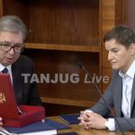Vučić predao dužnost i predmete predsednici Skupštine: "Srbija više neće imati ovakvog predsednika"
