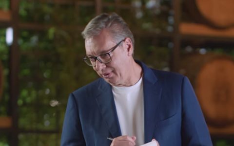 Vučić u nesvakidašnjoj ulozi u prvom predizbornom spotu: “NATO nemamo, ali imamo mir i stabilnost”
