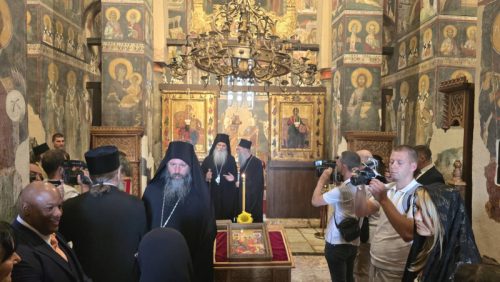 Mitropolit Teodosije služio u manastiru Gračanica: Poseban trenutak obeležio liturgiju