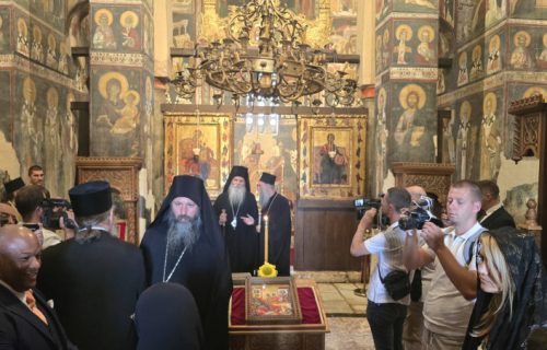 Mitropolit Teodosije služio u manastiru Gračanica: Poseban trenutak obeležio liturgiju