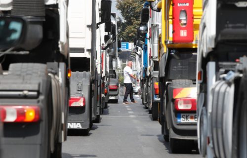 Vozači satima čekaju na izlazu iz Srbije: Najveće gužve na dva prelaza