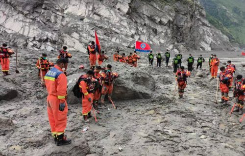 Katastrofa u Nepalu i Kini odnela više od 1.000 života: Skoro 4.000 ljudi vodi se kao nestalo