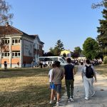 Osmesi, novi rančevi i pune školske klupe: Ovako je počela školska godina širom Srbije
