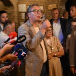 Vučić posetio porodicu sa jedanaestoro dece u Trešnjevcu: Ocu posao, a kući još dve sobe