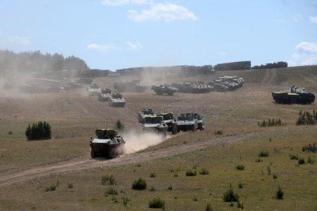 Vojska Srbije u misiji na Pešteru: Posle vežbe bojevim gađanjem vojnici pomažu građanima
