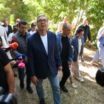 (UŽIVO) Vučić stigao u Suboticu: Predsednik obilazi Gerontološki centar (VIDEO)