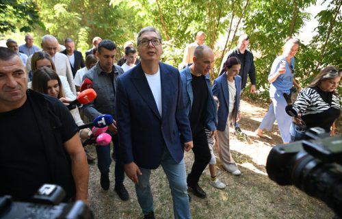 (UŽIVO) Vučić stigao u Suboticu: Predsednik obilazi Gerontološki centar (VIDEO)