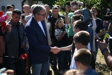 Vučić: “Zaposleni u socijalnoj zaštiti dobiće najveće povećanje plata u javnom sektoru”