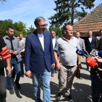 (UŽIVO) Vučić stigao u Bagremovo: Predsednik u poseti poljoprivrednom gazdinstvu Stanković (VIDEO)