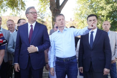 (UŽIVO) Predsednik Vučić u Nišu: Obilazi lokaciju za izgradnju nove Klinike i proširenje Naučno-tehnološkog parka (VIDEO)