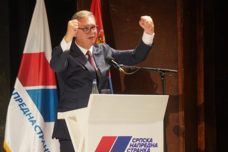 Vučić: “Na SNS listi biće najuspešniji savremeni srpski naučnik Stojan Radenović”