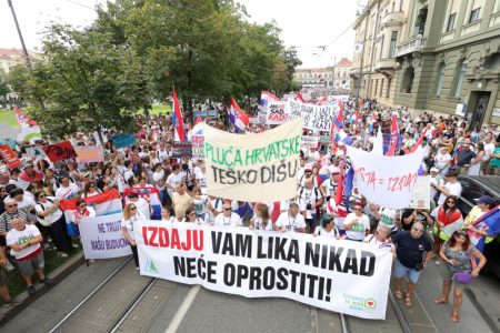 Na hiljade ljudi okupiralo Zagreb zbog evropskog otpada u Lici: Ovo su zahtevi upućeni hrvatskoj vladi