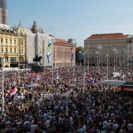 Počeo veliki protest u Zagrebu: Hiljade ljudi na ulicama, traže uklanjanje otpada u Gospiću (FOTO)