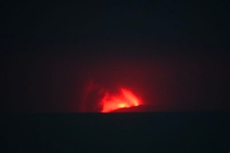 Eruptirao vulkan u Indoneziji: Pepeo zatrpao Džakartu, otkazuju se avionski letovi (FOTO)