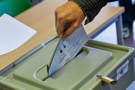 Otvorena birališta na izborima u nemačkoj pokrajini: AfD pred istorijskom šansom da preuzme vlast (FOTO)