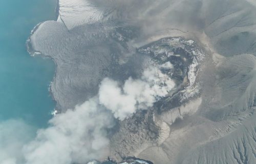 Apokalipsa u Indoneziji: Eruptirali vulkani, mrak i pepeo okovali zemlju, 150.000 ljudi zarobljeno