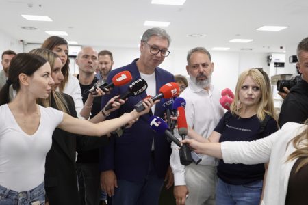 Vučić: “Magnetna rezonanca u Somboru u najkraćem roku”