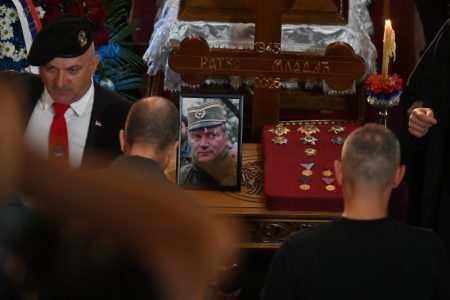 Saborac Mladića grmeo na sahrani: Ušao je u istoriju kao heroj, Zapad mu ne može ništa na nebesima