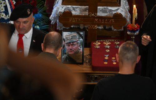 Saborac Mladića grmeo na sahrani: Ušao je u istoriju kao heroj, Zapad mu ne može ništa na nebesima