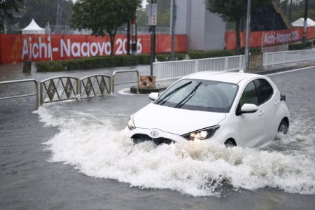 Italija na udaru snažnog nevremena: Poplavljene ulice, vozači zarobljeni u automobilima, škole zatvorene