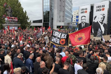 Zapadne ambasade upozoravaju na haos u Prištini: “Izbegavajte velike grupe ili demonstracije”