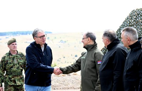 Vučić: “Siguran sam da će KFOR čuvati bezbednost stanovnika na KiM, moramo da čuvamo mir”
