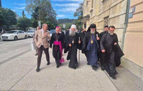 Patrijarh Porfirije nakon liturgije prošetao centrom Ljubljane, razgovarao s građanima