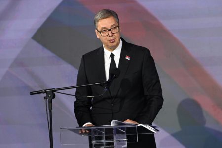 (UŽIVO) Vučić iz Palate Srbija: “Danas smo se okupili da proslavimo naše uskrsnuće i našu slobodu”