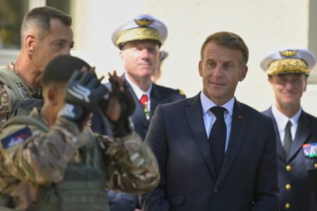 Makron traži “potpunu mobilizaciju“: Strah od društvenih nemira raste