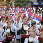 Zastave Srbije i narodne nošnje preplavile prestonicu: Više od stotinu mališana prodefilovalo Beogradom
