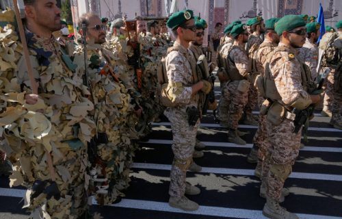 Iran počeo masovnu mobilizaciju: Cilj je 1.000 bataljona sa milion boraca, održana velika vojna parada