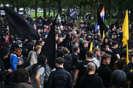 Haos na ulicama Haga: Demonstranti napali policiju, proglašeno vanredno stanje (FOTO)