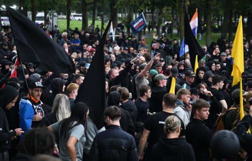 Haos na ulicama Haga: Demonstranti napali policiju, proglašeno vanredno stanje (FOTO)