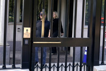 Tramp spustio rampu medijima: Ovim novimnarskim ekipama danas zabranjen pristup Beloj kući