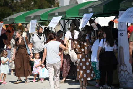 Festival manastirskih proizvoda ispred Hrama Svetog Save: Svoje proizvode predstavilo oko 30 manastira