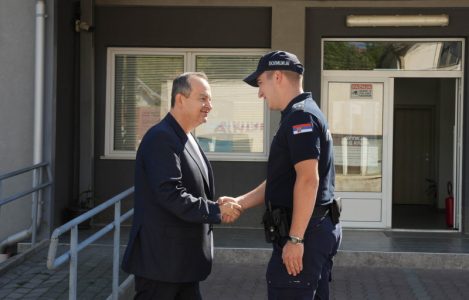 “Garantujemo bezbednost za sve posetioce”: Dačić obišao Policijsku stanicu Aleksandrovac