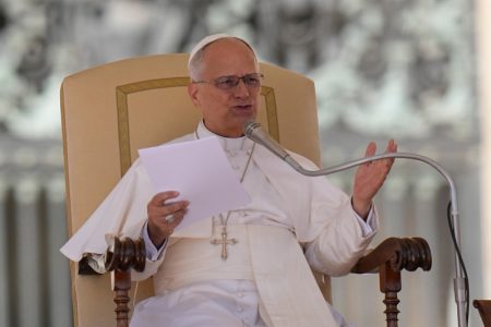 “Apelujem na svačiji osećaj odgovornosti”: Papa Lav XIV pozvao svet da pomogne deci migrantima