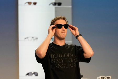 Stigle nove naočare za virtuelnu realnost: Zakerberg predtsavio Meta VR Glasses, evo koliko koštaju