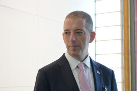 Đurić povodom krvave drame na letu za Tel Aviv: “Srbija najoštrije osuđuje pokušaj terorističkog napada”