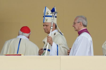 Papa Lav XIV završio posetu Francuskoj: Pred 35.000 ljudi uputio snažnu poruku Evropi