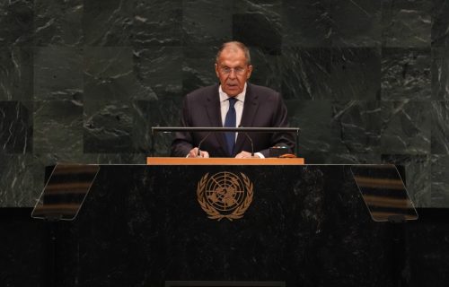 Lavrov prozvao politiku duplih standarda: Ugrožavaju živote milijardi, a teraju Srbiju da se odrekne KiM