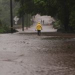 Retka "obalna oluja" razara istok SAD: Preko 100.000 ljudi bez struje, stotine letova otkazano