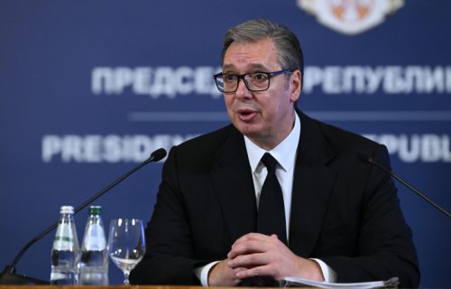 (UŽIVO) Aleksandar Vučić se obraća naciji iz Predsedništva: Danas je dan kada podnosim ostavku (VIDEO)