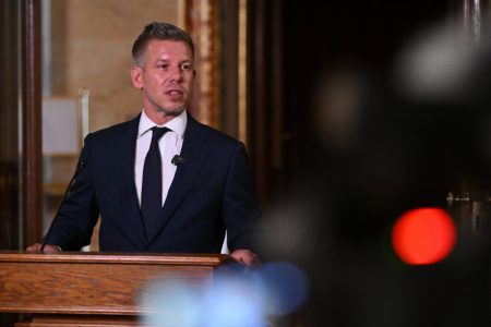 Mađaru skinut imunitet zbog istrage: Premijer Mađarske optužen da je bacio čoveku telefon u Dunav