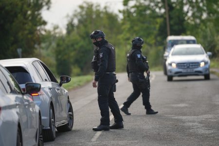 Tramp u šoku posle obrta: Pušteni osumnjičeni za napad na britansku bazu, nađeni materijal nije eksloziv