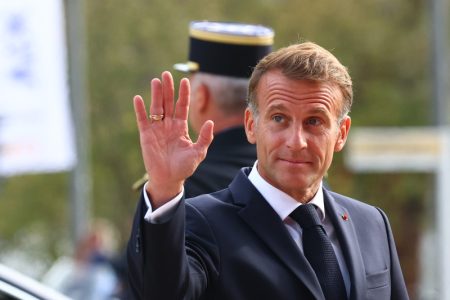 Makron tone sve dublje u ambis: Pao ispod 20 odsto u anketama, evo kako stoje Le Pen i Bardela